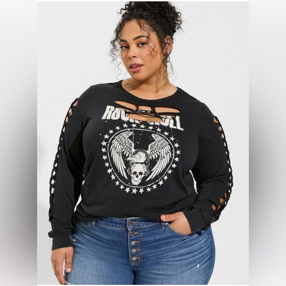 NWT- Heritahe by Torrid skull cotton top